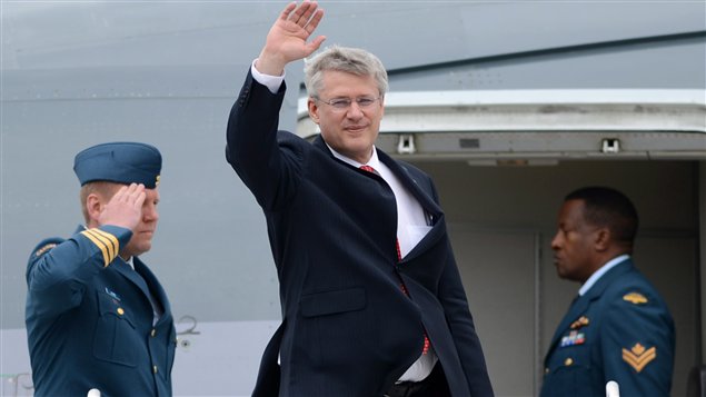 El primer ministro de Canadá, Stephen Harper, pocos minutos antes de tomar el avión con rumbo a Lima, Perú. Mañana, miércoles 22 de mayo del 2013, Harper se reunirá con el presidente peruano.  