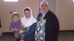 France Gallant et sa belle-fille Amira � la mosqu�e de Moncton.