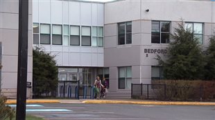 Allégations de bâillonnement dans une école d'Halifax : deux moniteurs ne sont plus employés par l'école