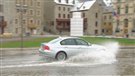 L'eau du fleuve envahit des rues du Vieux-Québec