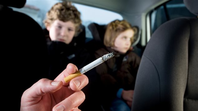 203 000 enfants sont exposés à la fumée dans les véhicules automobile au Québec, selon l'Enquête sur le tabagisme chez les jeunes.