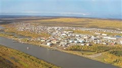 Vue aériene de Norman Wells dans les TNO