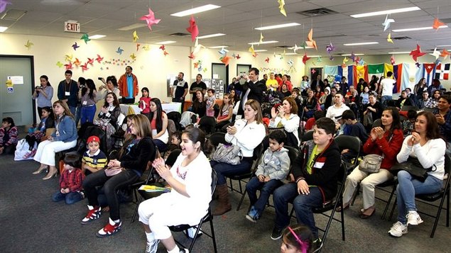 El Carnaval de la Hispanidad, una actividad de socialización para los nuevos inmigrantes. 