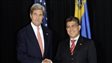 Rare poignée de main entre Washington et Caracas
