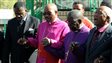 L'Afrique du Sud chante et prie pour Mandela