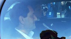 Michael Applebaum est apparu calme dans la voiture qui l'amenait au quartier général de la SQ, à Montréal.    