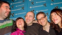 François Lemay (animateur), Élodie Gagnon (animatrice), Alexandre Courteau (animateur), Pierre Landry et Catherine Pogonat (deux anciens de Bande à part François Lemay (animateur), Élodie Gagnon (animatrice), Alexandre Courteau (animateur), Pierre Landry et Catherine Pogonat (deux anciens de Bande à part