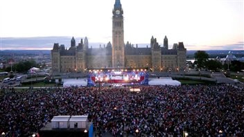 Some 60-thousand people crowd the Parliament grounds for afternoon and evening shows