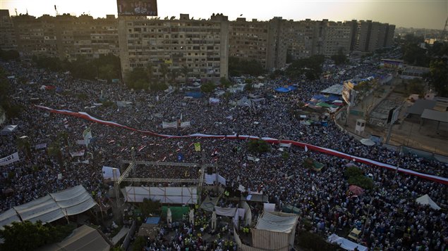أنصار الرئيس المصري محمد مرسي يتظاهرون اليوم دعماً له في محيط مسجد رابعة العدوية في القاهرة