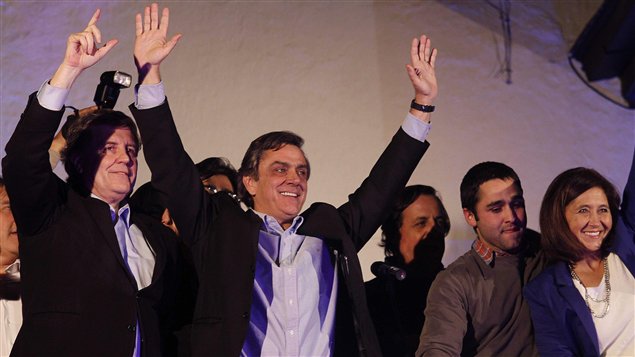 Candidato de la derecha, el ex ministro Pablo Longueira aspira a convencer a los sectores populares. 