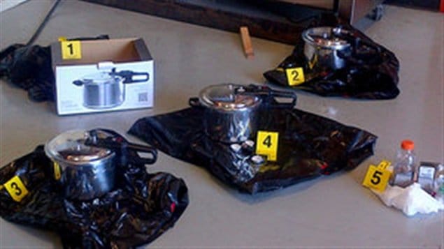 La policía canadiense publicó estas imágenes de explosivos inactivos decomisados a los presuntos responsables de la frustrada conspiración terrorista. 