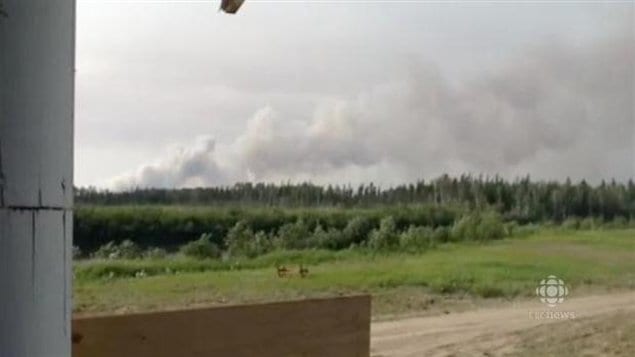  Feu de forêt tout près de Jean Marie River dans les TNO