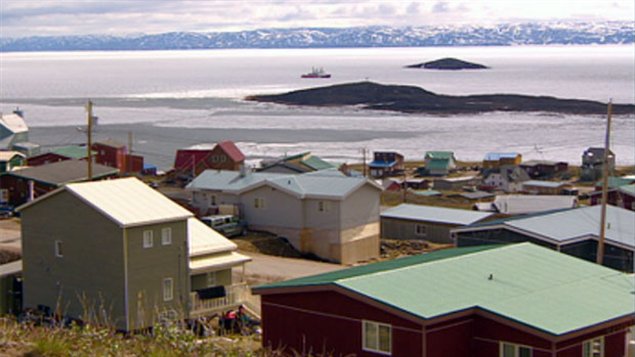  Le NGCC Henry Larsen dans la Baie de Frobisher
