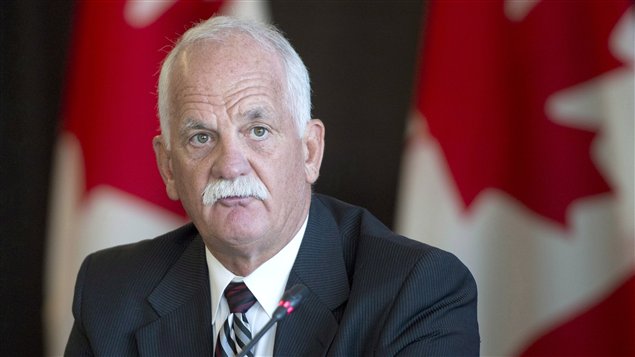 El ministro canadiense de Seguridad Pública, Vic Toews, quien presentó su renuncia. 