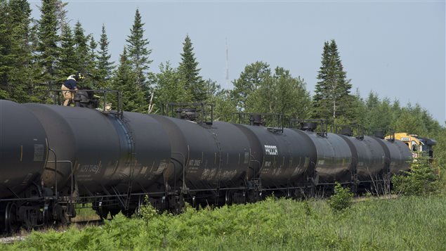 Des wagons transportant du pétrole brut en Estrie.