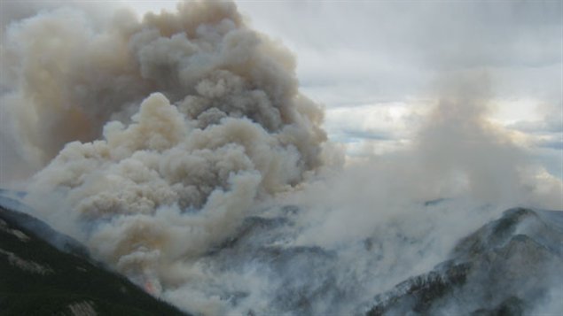  Photo aérienne prise le 2 juillet dernier du feu de forêt près de Wrigley dans les TNO