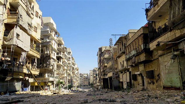 الدمار في حي صلاح الدين في حلب بعد القصف الذي تعرضت له المدينة في 08-تموز يوليو 2013 