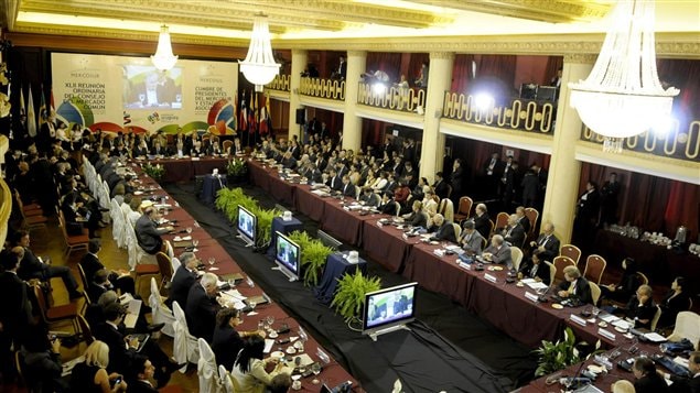 Encuentro de dignatarios del Mercosur en diciembre del 2011, en Montevideo, Uruguay. Este país entregará, mañana, la presidencial temporal del organismo a Venezuela. 
