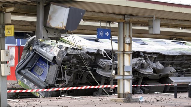 Un tren se descarriló al sur de París. 