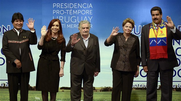 Los presidentes de Argentina, Uruguay, Brasil y Venezuela, los Miembros principales del Mecosur, acompañados por el presidente de Bolivia Evo Morales.  