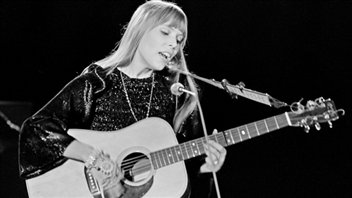 Joni Mitchell à ses débuts