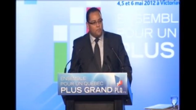 Saúl Polo en un discurso ante los militantes del Partido Liberal de Quebec. 