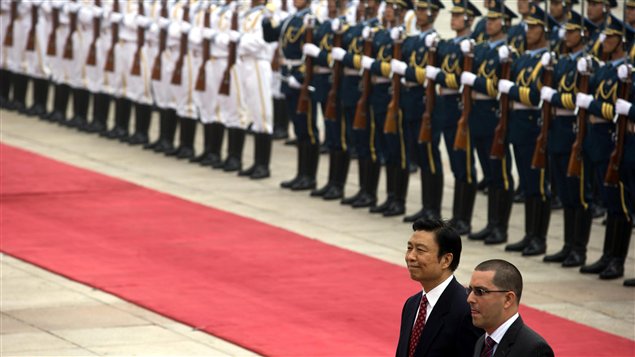 El vicepresidente de Venezuela, Jorge Arreaza, a su llega a China desde donde dijo que los chinos estàn interesados en invertir en tierras y alimentos.  