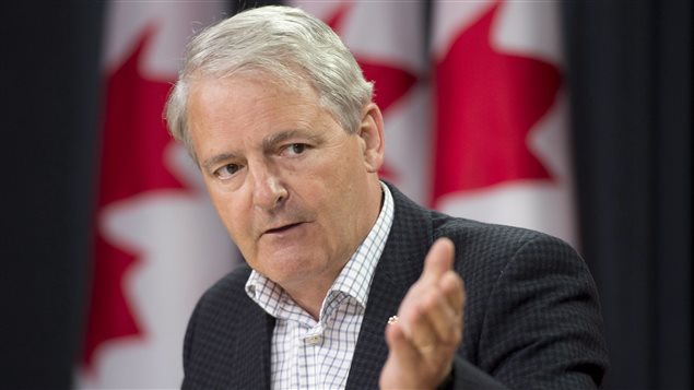 Le député libéral Marc Garneau en point de presse à Ottawa