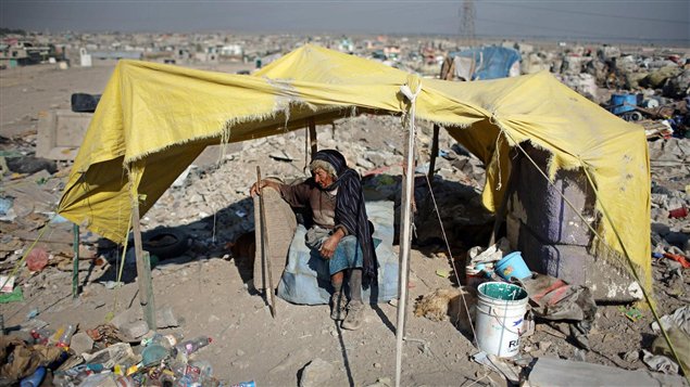 Foto tomada en el 2009, en las afueras de la capital mexicana, mostrando una mujer de 98 años que vivía en un botadero de basuras. En esa época se caculaba en 44 millones el número de pobres en el país.   