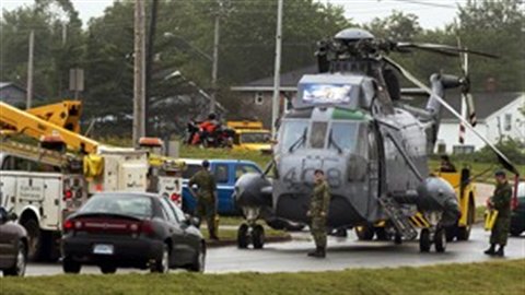 Un hélicoptère Sea King en route vers le Musée de l'Aviation à la base de Shearwater en Nouvelle-Écosse