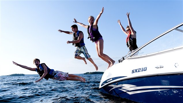 http://img.src.ca/2013/08/02/635x357/130802_lr9ot_rci-boat-jumping_sn635.jpg