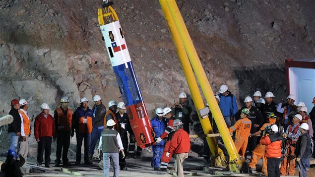 Imágenes de la cápsula utlizada para rescatar a los 33 mineros.  
