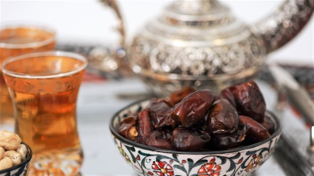 Des dattes et du thé pour casser le jeûne du Ramadan