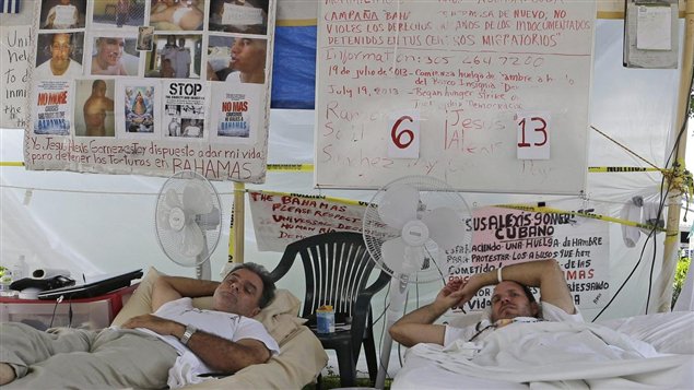 Ramón Saúl Sánchez y Jesús Alexis Gómez, los dos cubanos en huelga de hambre para exigir los derechos de los indocumentados en Bahamas. 