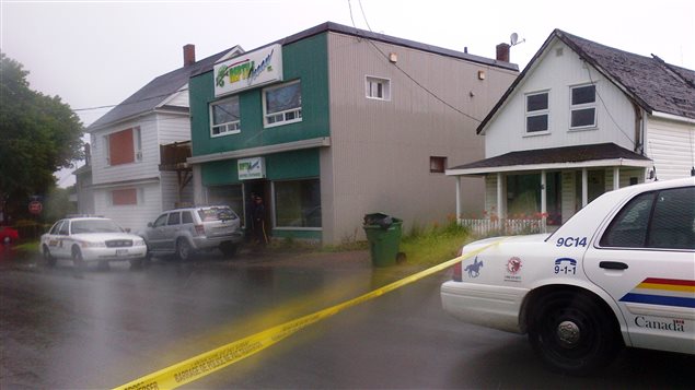 Un boa constrictor s'est évadé de l'animalerie Reptile Océan dans une petite ville canadienne et tué deux enfants qui dormait dans une chambre située en haut du petit commerce.