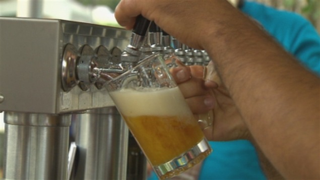 Un kiosque de bière au Festibroue de Sherbrooke