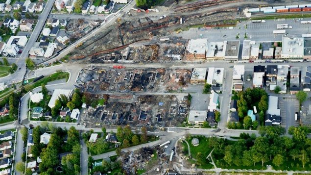Imágen aérea de la destrucción que dejó la explosión del tren en pleno centro de la ciudad de Lac Mégantic. 