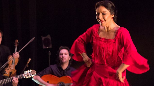 El sentimiento, la expresividad, la técnica y la sensualidad de Esmeralda salen facilmente a la luz cuando baila los "palos" del flamenco, al bailar una buleria o un fandango.  