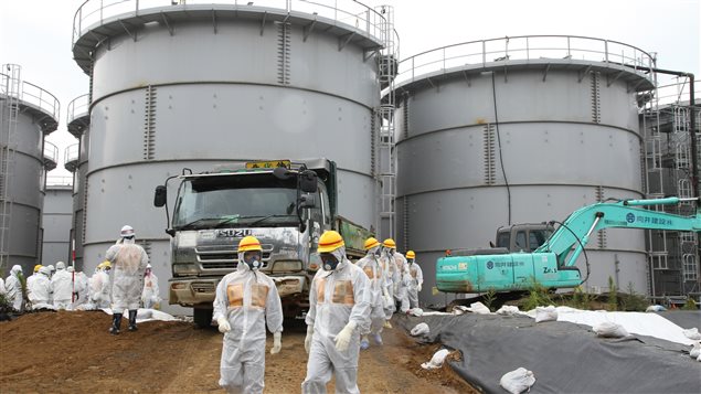 Des  experts sur le site de la centrale nucléaire Fukushima Dai-ichi le  23 août 2013