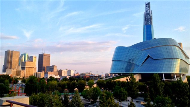 Le centre-ville de Winnipeg et le Musée canadien pour les droits de la personne.