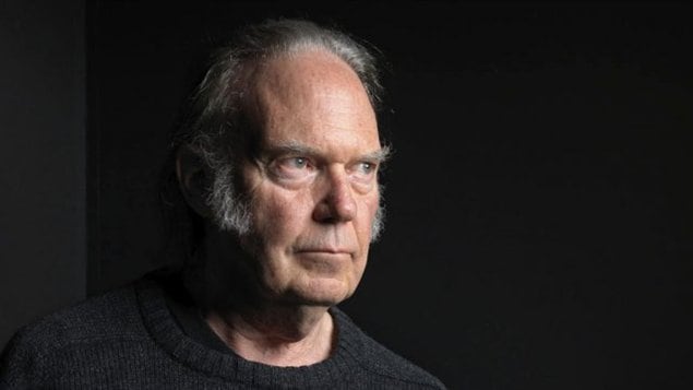 La légende canadienne de la musique Neil Young a fait en septembre dernier des commentaires acerbes comparant Fort McMurray, en Alberta, au lieu d'impact d'une bombe atomique.