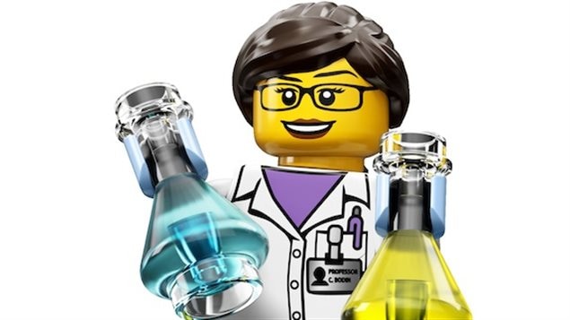 Une figurine Lego illustrant une scientifique