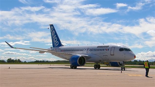 Appareil de la CSeries, à Mirabel, au nord de Montréal lundi, après son premier vol.