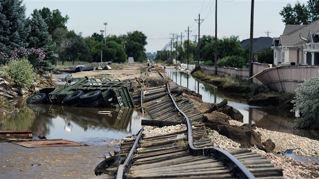Un camion de la garde nationale emporté par les eaux