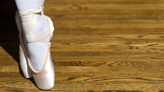 Une danseuse sur les pointes / © Gary Blakeley, iStockphoto Une danseuse sur les pointes / © Gary Blakeley, iStockphoto