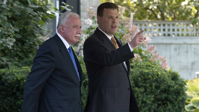 Le ministre palestinien des Affaires étrangères, Riad Al-Malki et le ministre canadien des Affaires étrangères, John Baird