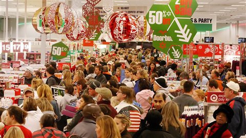Clients dans un magasin Target aux États-Unis.