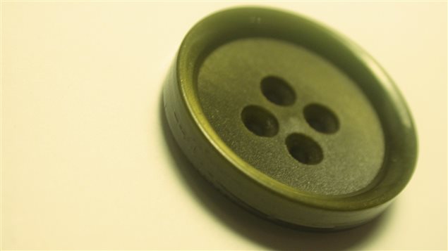 Un bouton à quatre trous Un bouton à quatre trous
