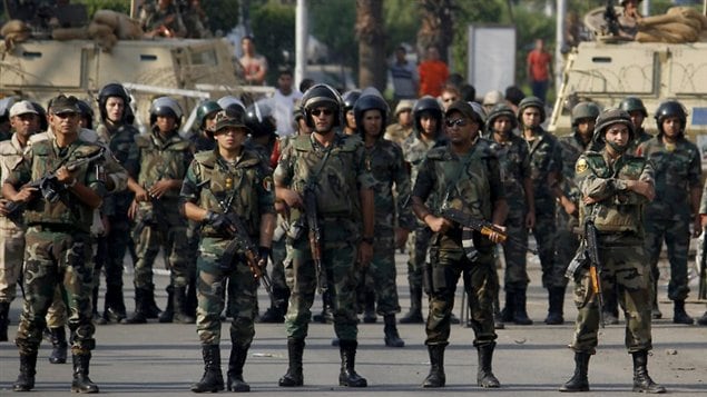 عناصر من الجيش المصري في مدينة النصر