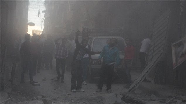 أحد شوارع حي بستان القصر في حلب اليوم بعد تعرضه لقصف مدفعي يُعتقد أن مصدره القوات الحكومية
